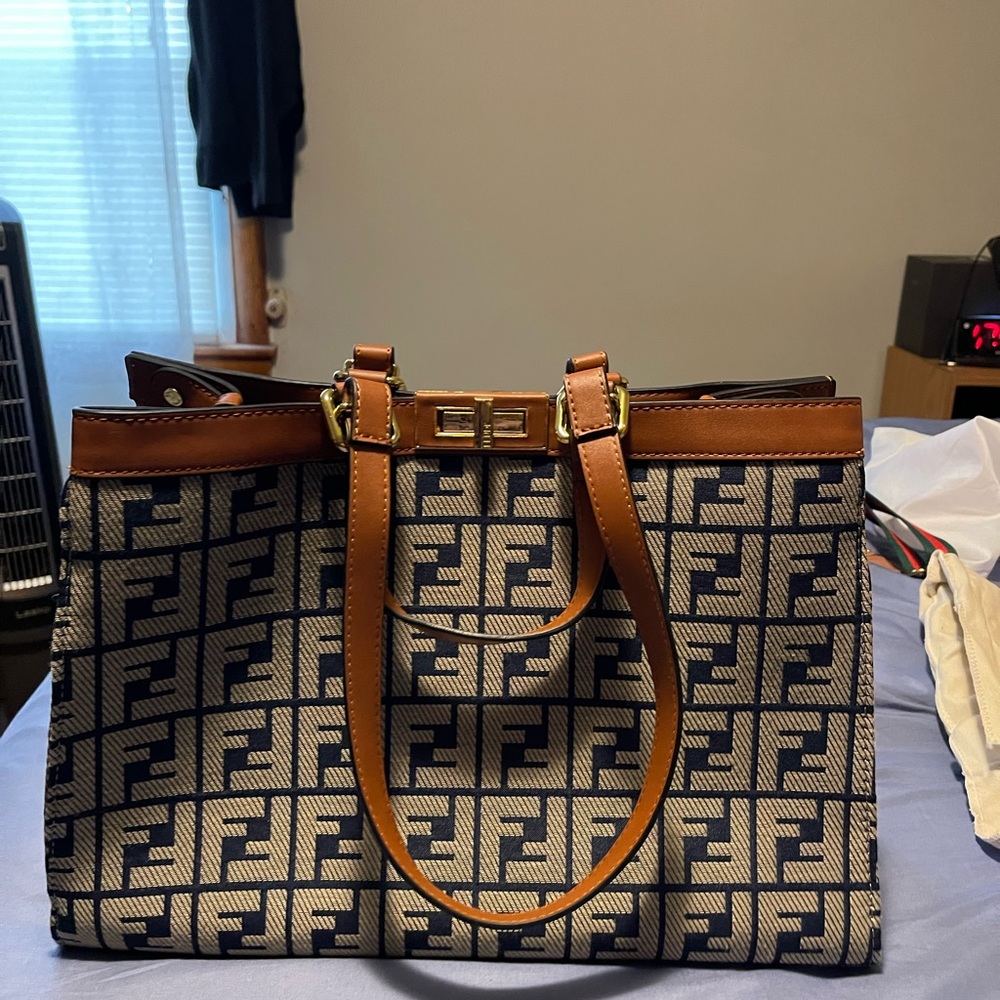 🌸🌸Stunning never carried all canvas & leather tote🌸🌸
